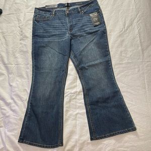 NWT Jones New York Women’s Lexington Crop Flare Jeans Size 16/33
